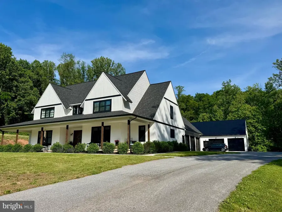 911 N Circle Dr, Dover, PA 17315 - #2