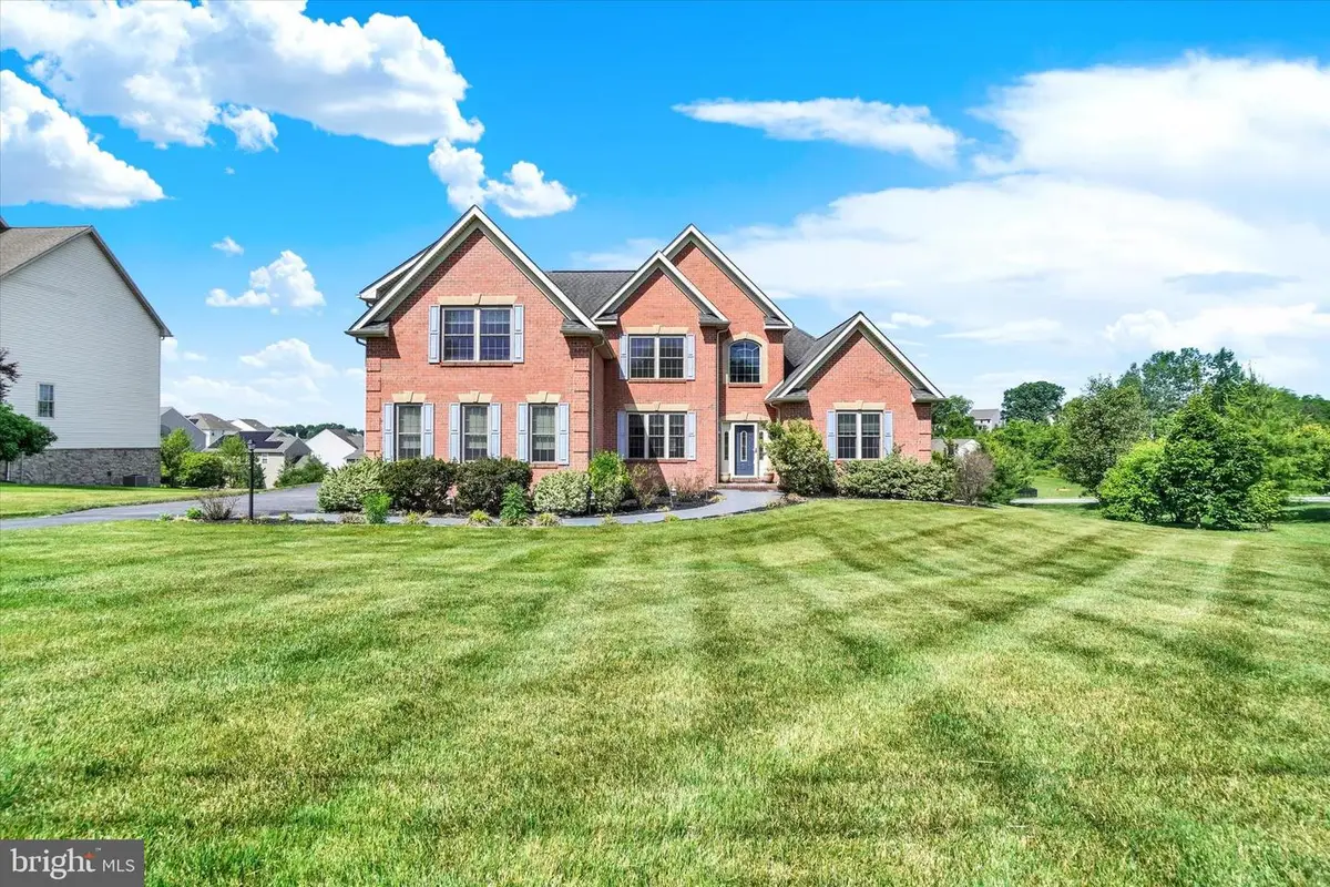 639 Chestnut Hill Rd, York, PA 17402 - #1