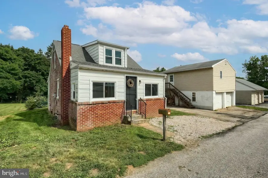 101 S Fern Ave, Dallastown, PA 17313 - #3