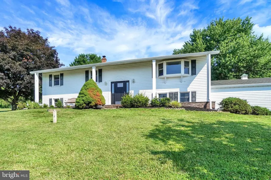 6043 Woods Rd, Stewartstown, PA 17363 - #2