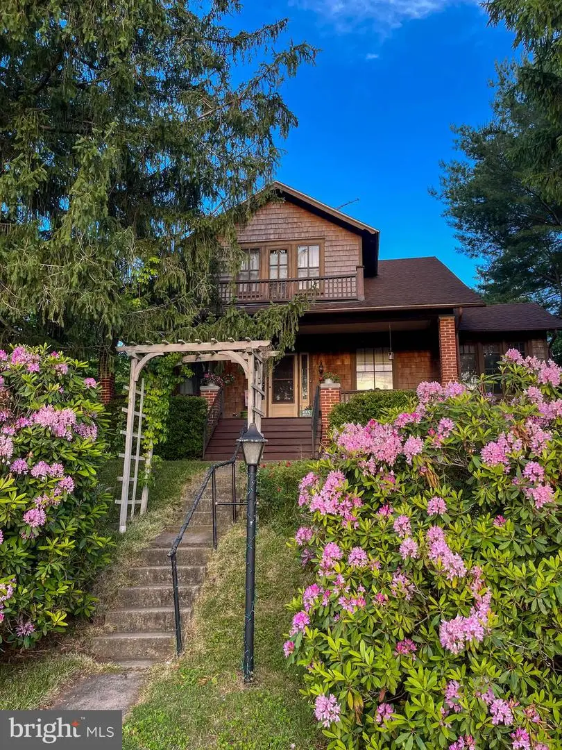 135 Park Ave, Glen Rock, PA 17327 - #1