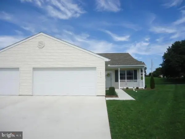 1267 Village Dr, SPRING GROVE, PA 17362