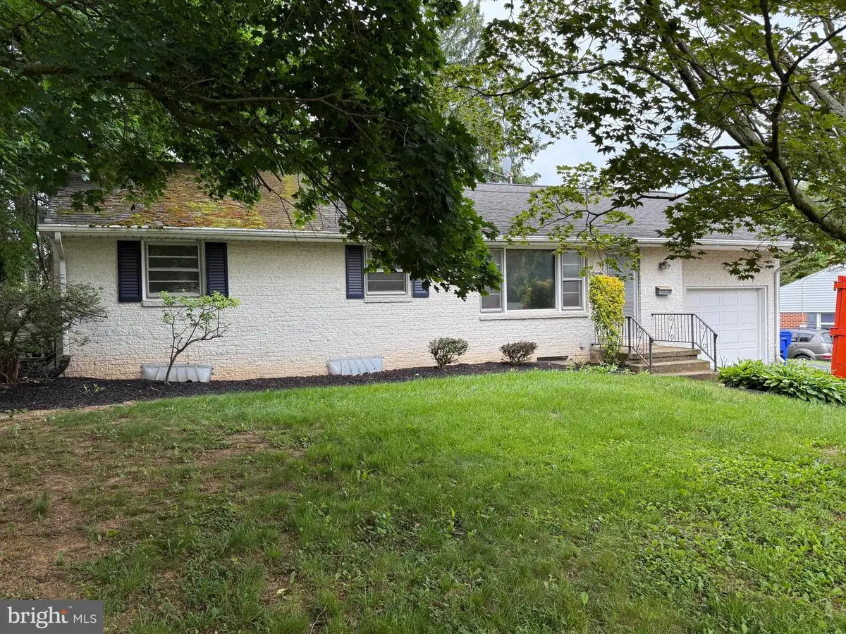 34 Woodland Dr, York, PA 17407 - #1