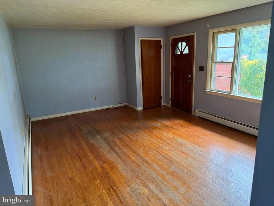 34 Woodland Dr, York, PA 17407 - #3