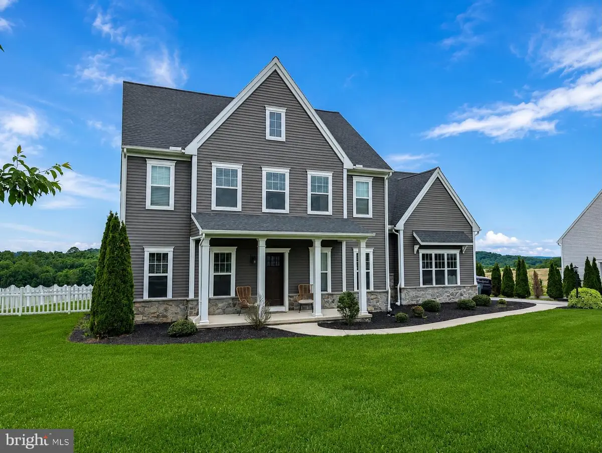 318 W Forrest Ave, Glen Rock, PA 17327 - #1