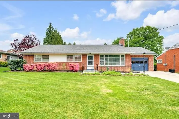 221 Mckinley Ave, Hanover, PA 17331 - #1