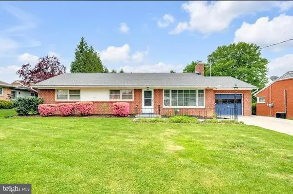 221 Mckinley Ave, HANOVER, PA 17331