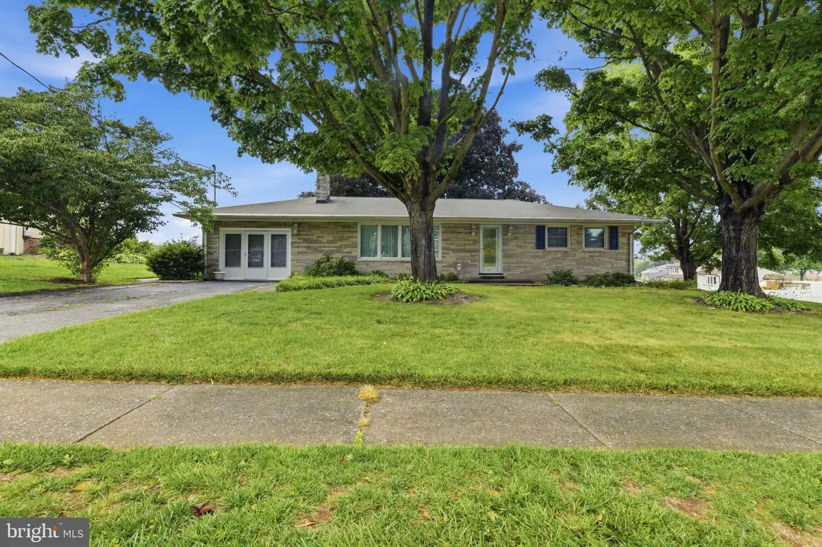 264 S 6th St, Mount Wolf, PA 17347 - #1