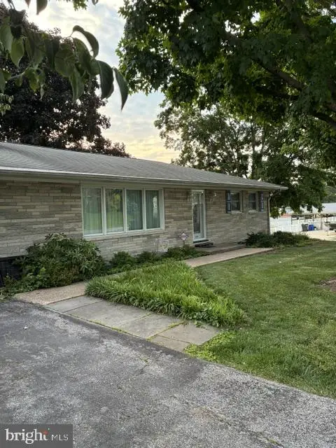 264 S 6th St, Mount Wolf, PA 17347 - #2