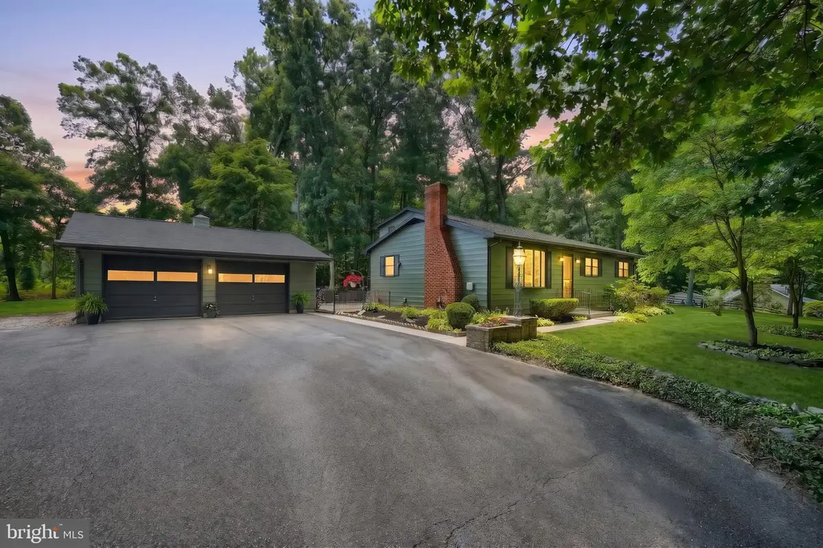 6106 E Hill Top Dr E, Spring Grove, PA 17362 - #1