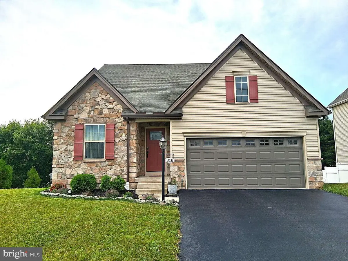 316 Hollyhock Dr, Manchester, PA 17345 - #1