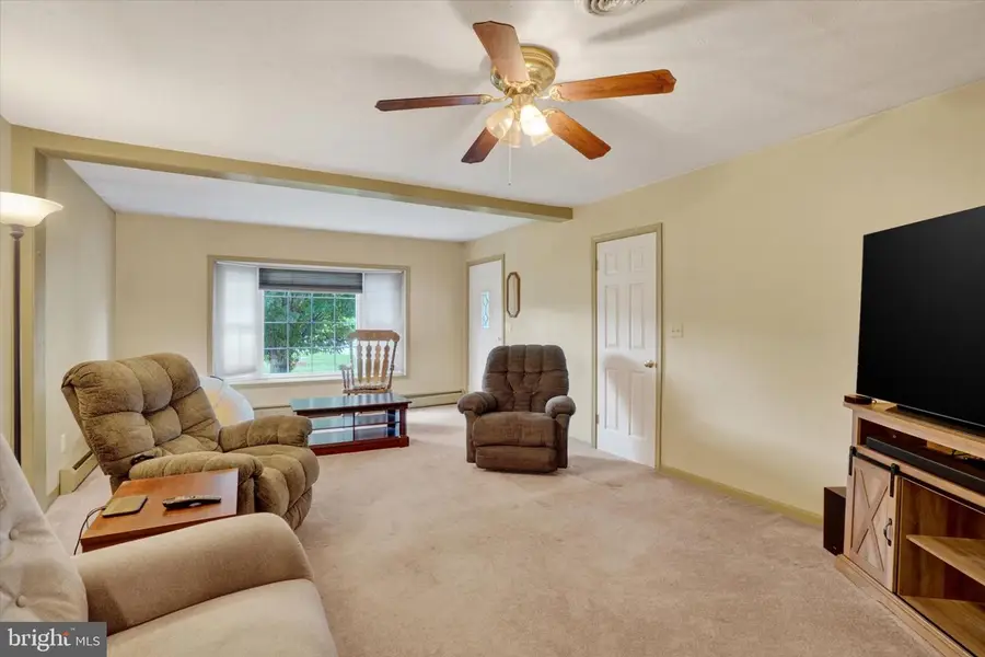 1708 Manor Rd, Windsor, PA 17366 - #2