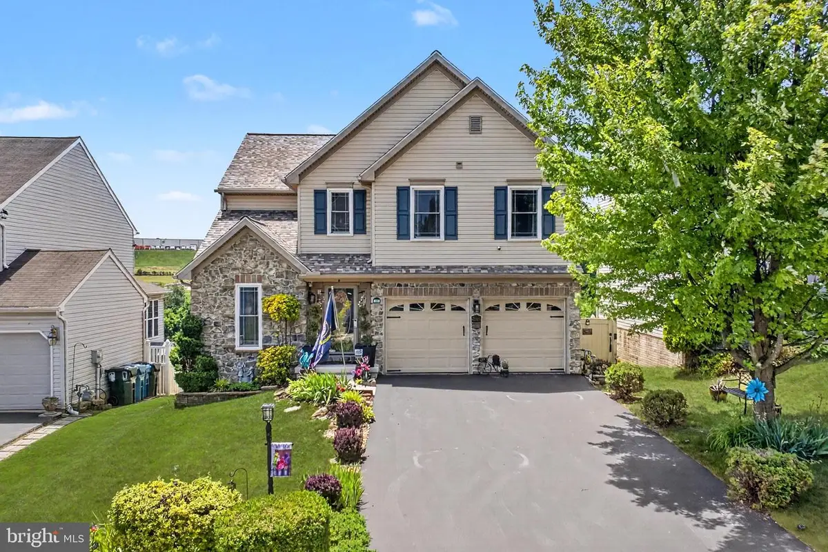 325 Thomas Armor Dr, Windsor, PA 17366 - #1