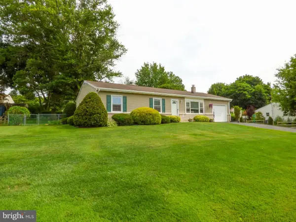 4325 Pinewood Ln, YORK, PA 17402