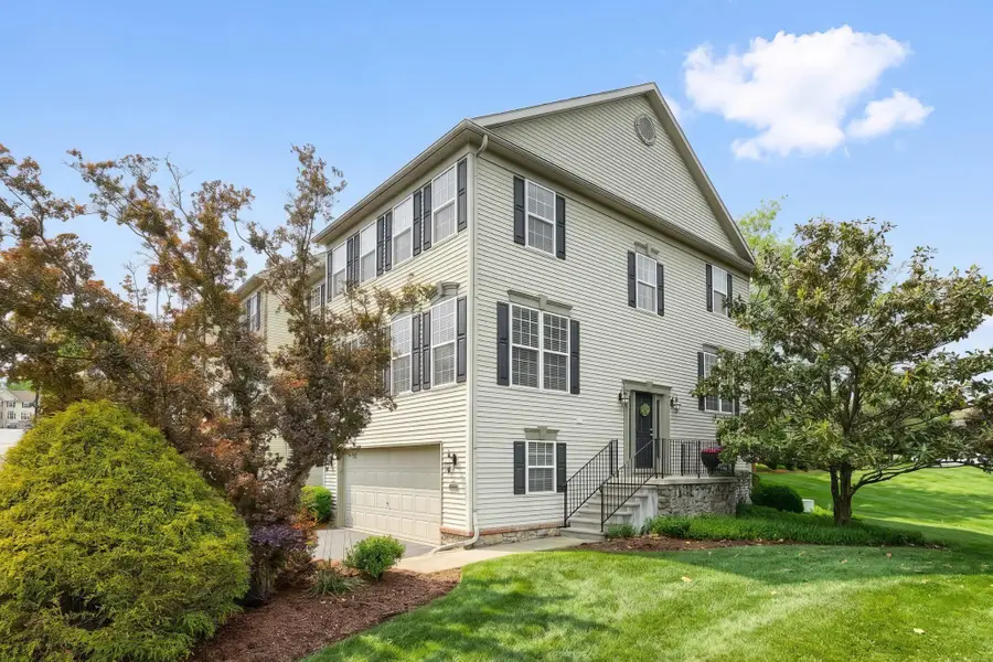 2733 Hunt Club Dr #73, York, PA 17402 - #2