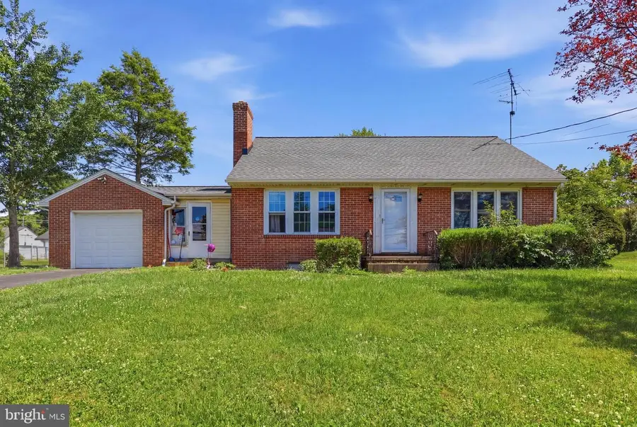 30 Hanover St, Codorus, PA 17311 - #2