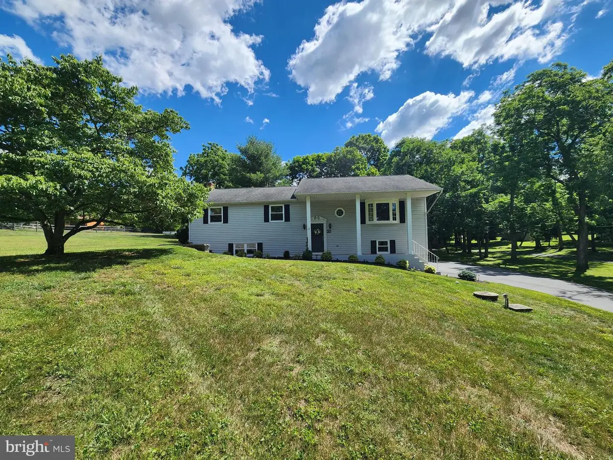 476 Old Stage Rd, Lewisberry, PA 17339 - #1