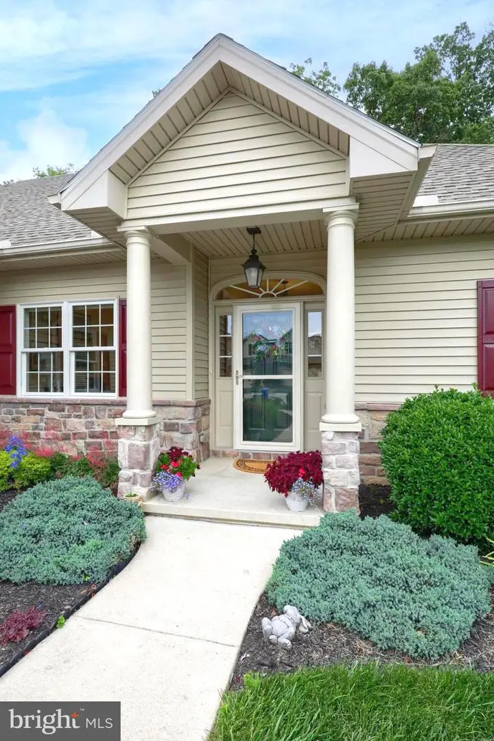 865 Meadow Ct, York, PA 17402 - #3