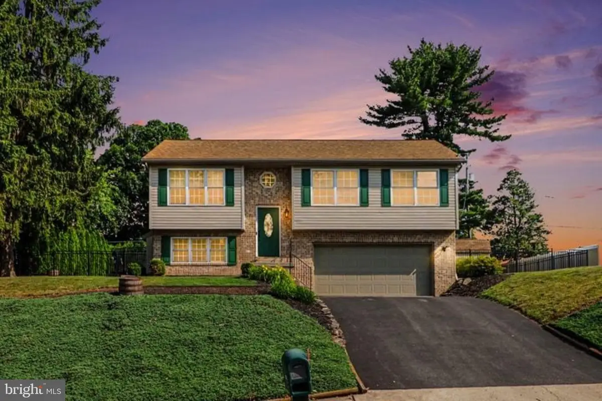 103 Greenwood Dr, New Cumberland, PA 17070 - #1