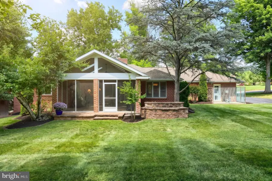 910 Shenandoah Ln, York, PA 17404 - #3