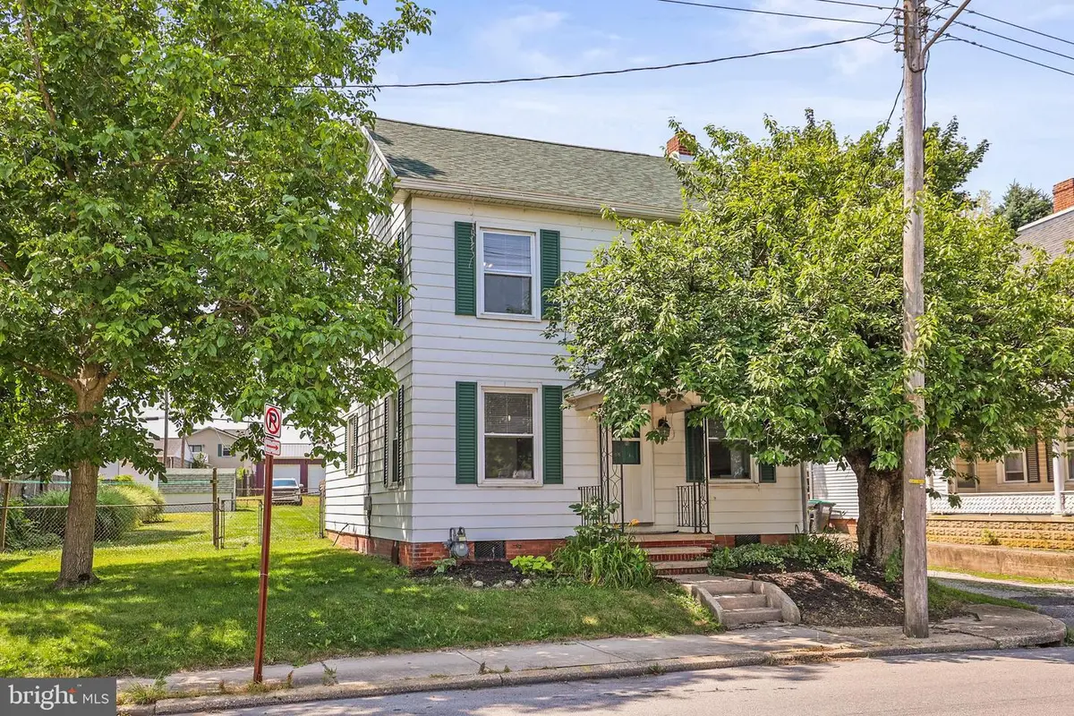 711 York St, Hanover, PA 17331 - #1