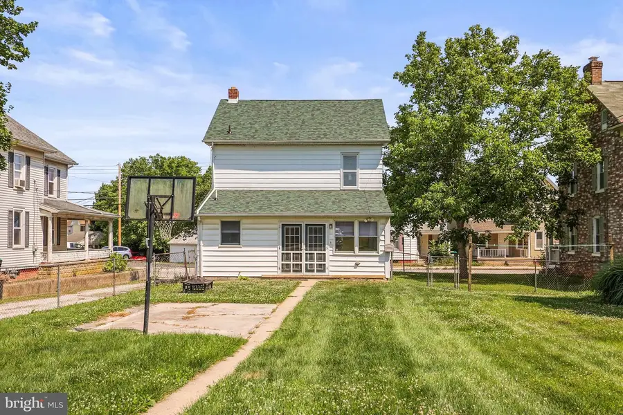 711 York St, Hanover, PA 17331 - #2