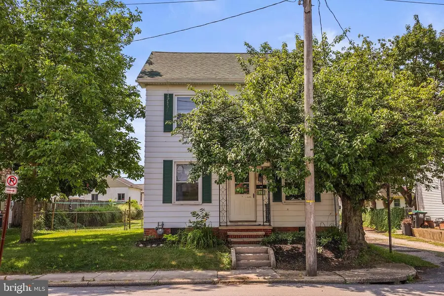 711 York St, Hanover, PA 17331 - #3
