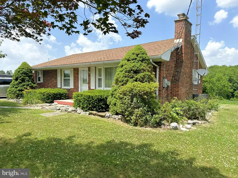 985 Fairview Dr, Hanover, PA 17331 - #3