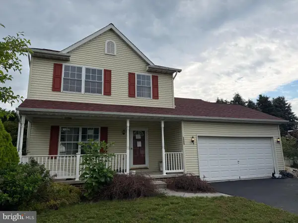 1665 Taylor Dr, HANOVER, PA 17331
