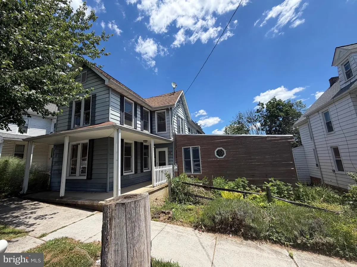 11 S East St, Spring Grove, PA 17362 - #1