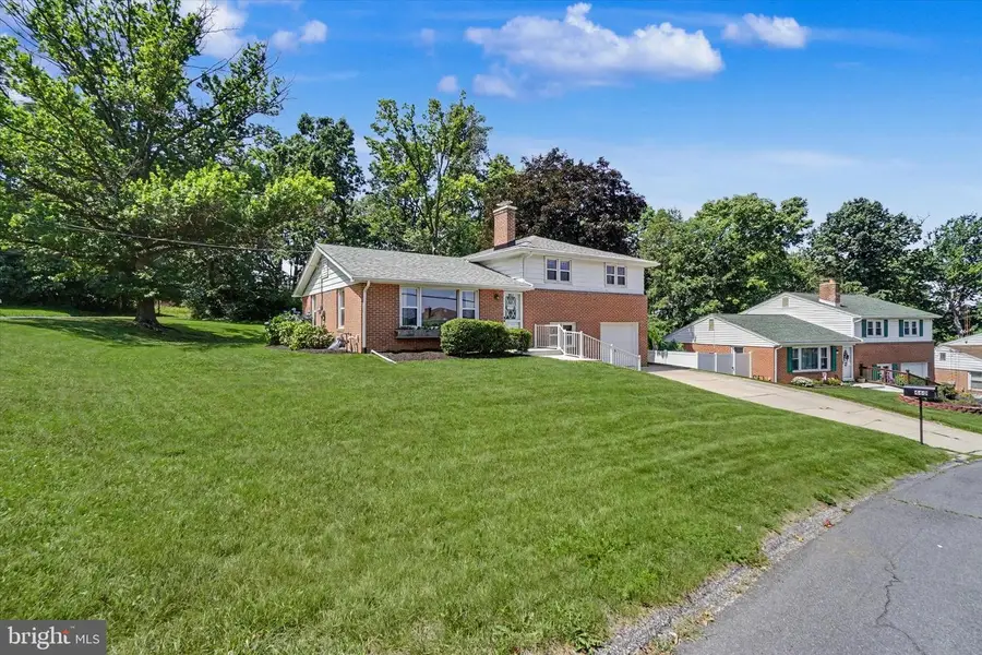 460 Skyview Dr, York, PA 17406 - #2