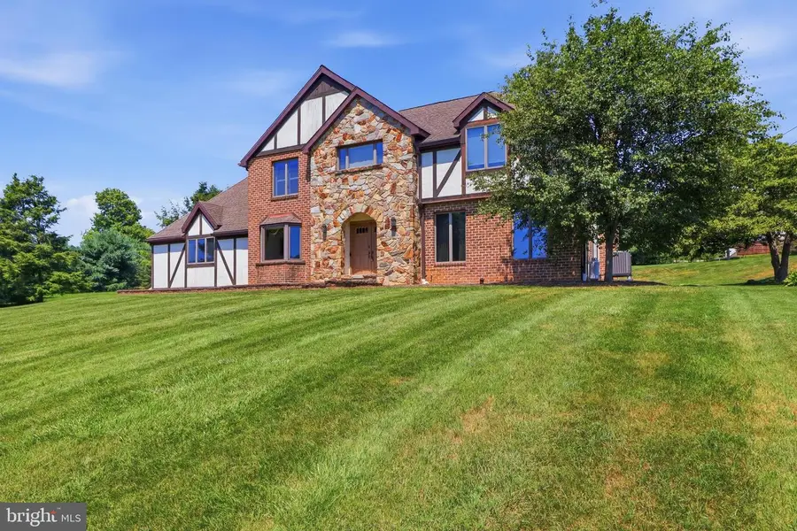 210 S Franklin St, Dallastown, PA 17313 - #3