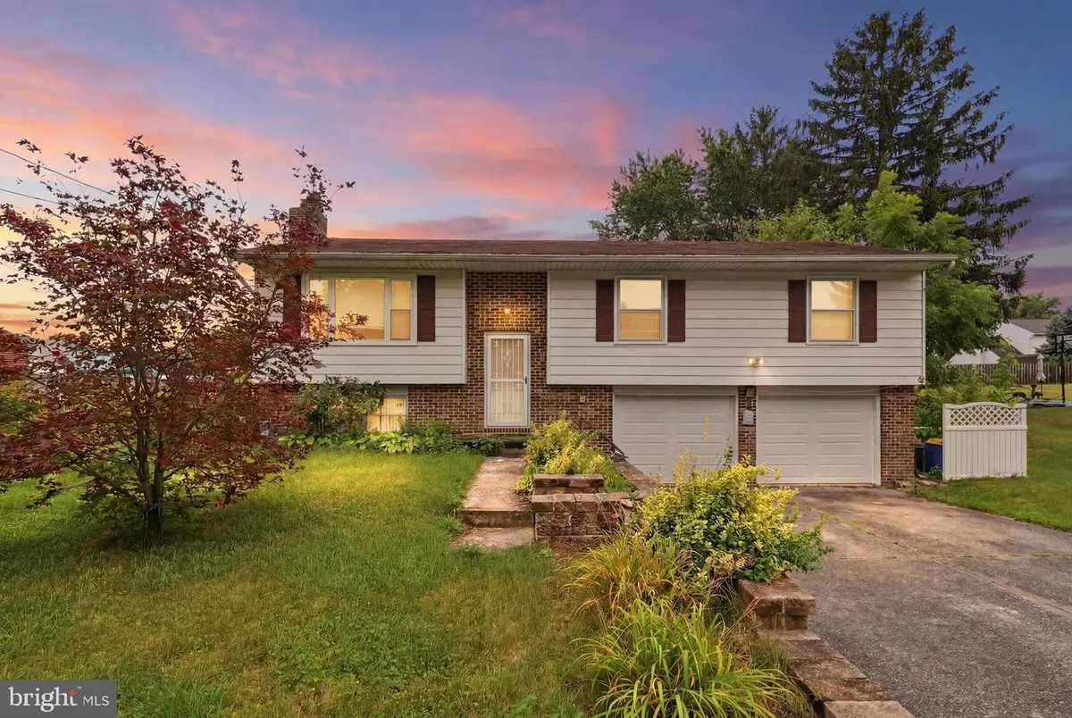 2708 Sunset Ln, York, PA 17408 - #1
