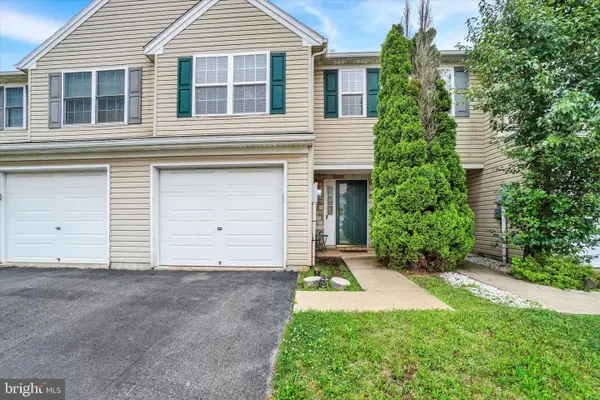 320 Fisher Dr, EAST YORK, PA 17402