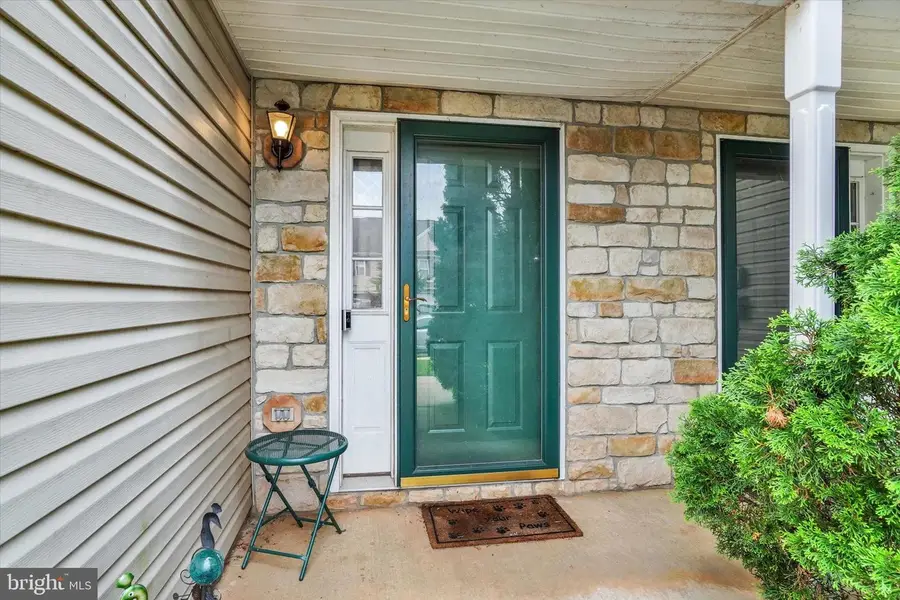 320 Fisher Dr, East York, PA 17402 - #3