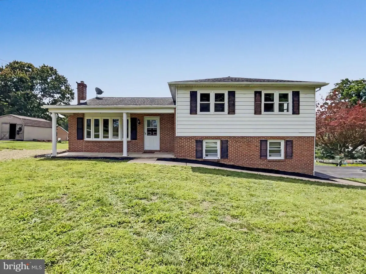 439 Valley Rd, York, PA 17407 - #1