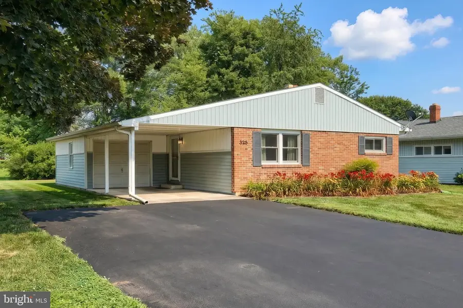 325 Gwen Dr, York, PA 17404 - #3