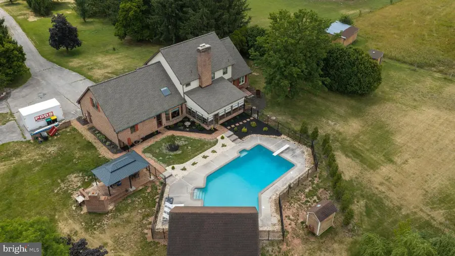 38 Hoffman Rd, East Berlin, PA 17316 - #2