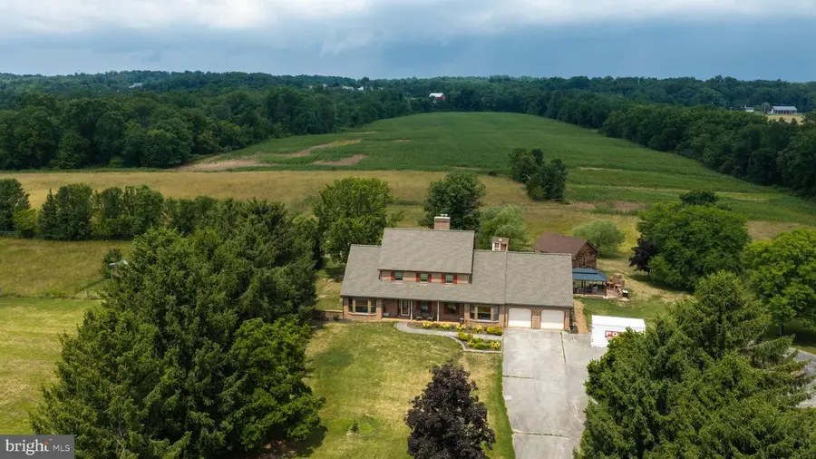 38 Hoffman Rd, East Berlin, PA 17316 - #3