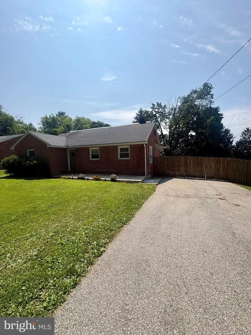 2166 Ridgewood Rd, York, PA 17406 - #2