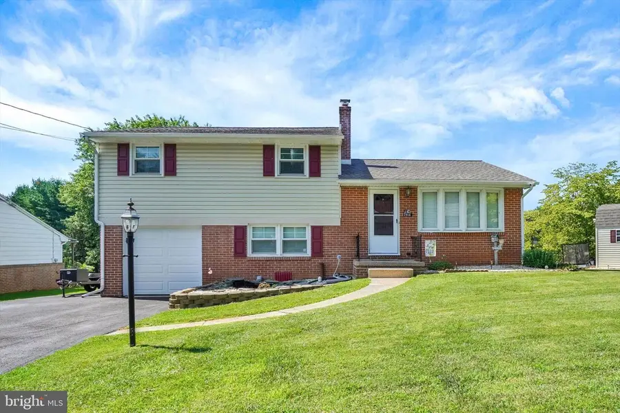 2918 Herrlyn Ct, Dallastown, PA 17313 - #2
