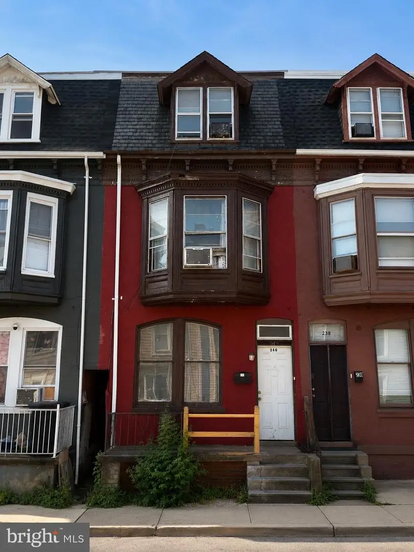 240 E Poplar St, York, PA 17403 - #1