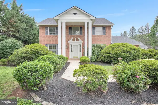 811 Greenbriar Rd, YORK, PA 17404