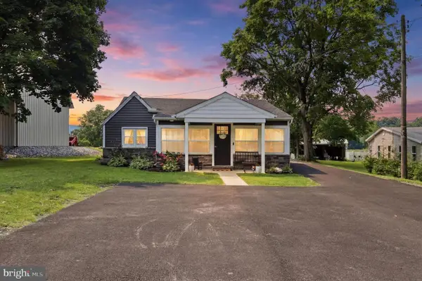 6179 York Rd, SPRING GROVE, PA 17362