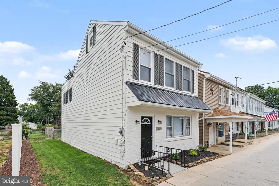 19 S York St, Etters, PA 17319 - #2