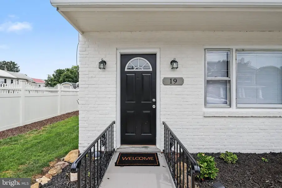 19 S York St, Etters, PA 17319 - #3