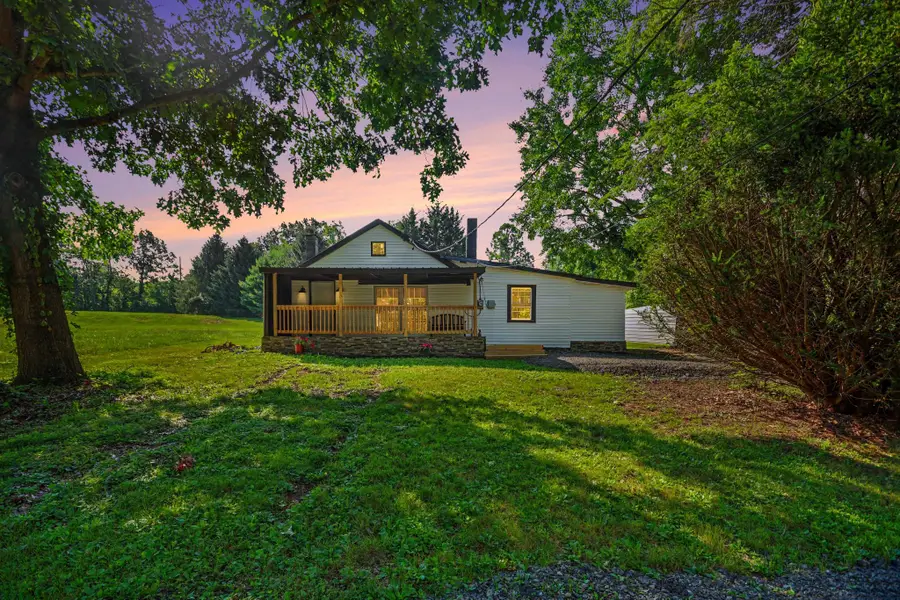 1041 Rohlers Church Rd, Dover, PA 17315 - #2