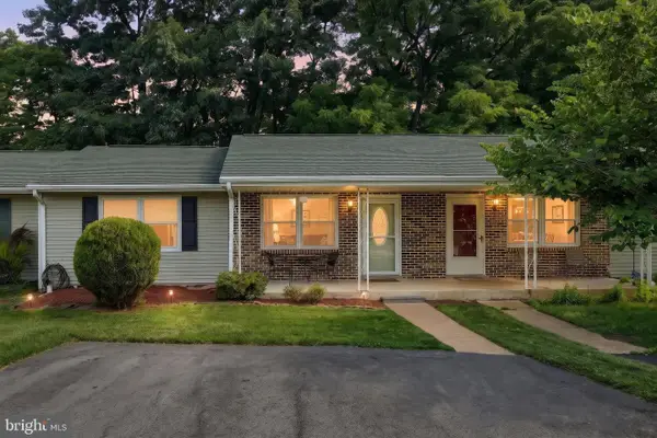 3802 Fox Chase Dr, DOVER, PA 17315