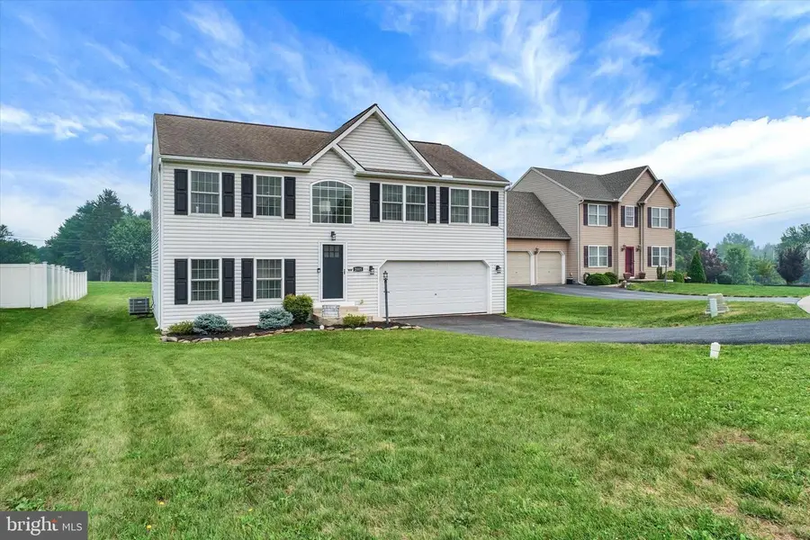 2005 Ashcombe Dr, Dover, PA 17315 - #2
