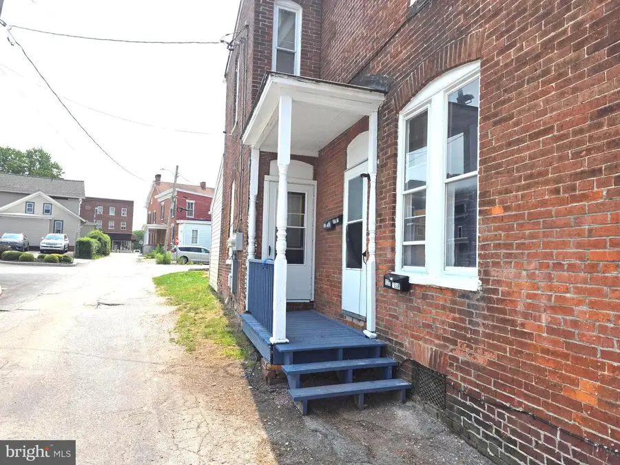 131-133 E Chestnut St, Hanover, PA 17331 - #2